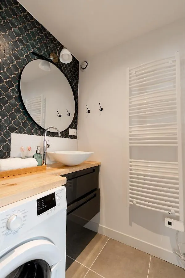 Logement 2 Chambres Spacieux Lit King Verdun Parking Gratuit Valence  França