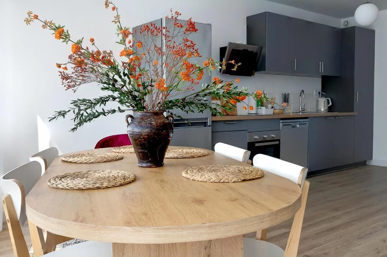 Logement 2 Chambres Spacieux Lit King Verdun Parking Gratuit Valence  Valence (Drome)