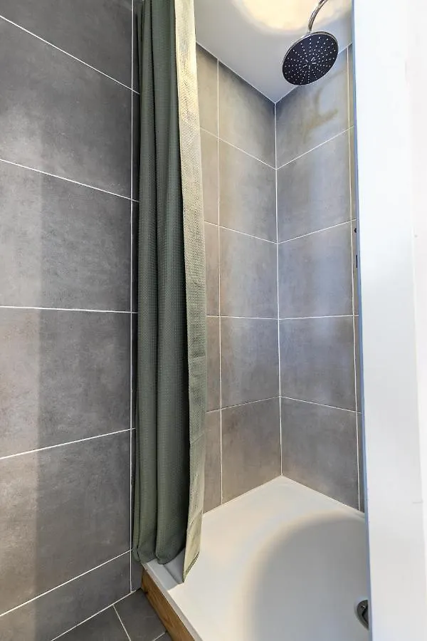 Logement 2 Chambres Spacieux Lit King Verdun Parking Gratuit Valence  Valence (Drome)