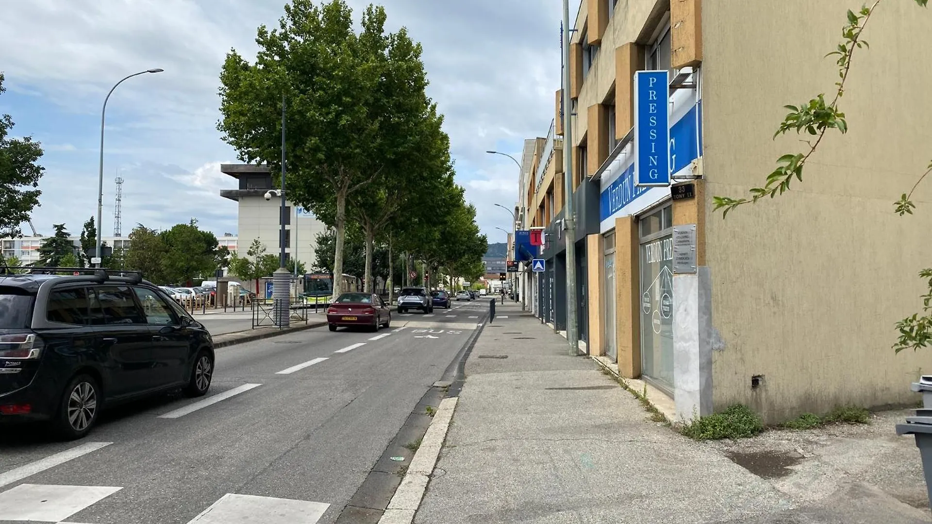 Logement 2 Chambres Spacieux Lit King Verdun Parking Gratuit Valence  0*, Valence (Drome) France